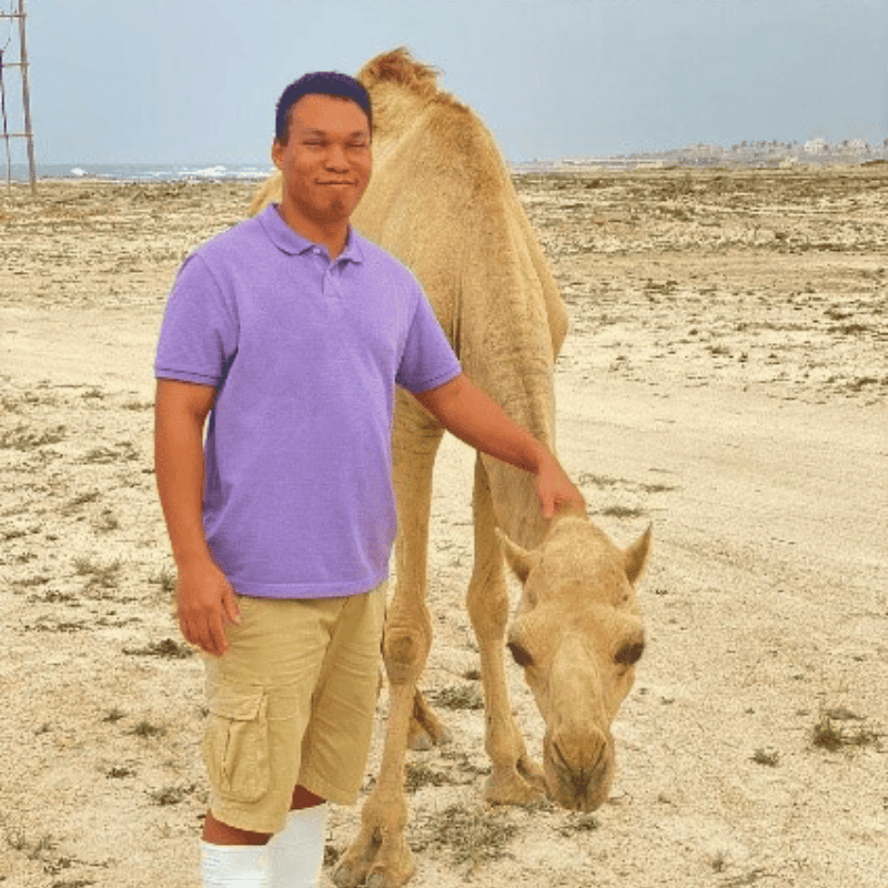 r. Shuichi Tabei, veterinarian specialized in aquatic veterinary medicine and epidemiology, with 8 years of experience in primary care for cats and dogs.